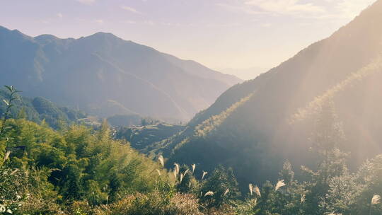 阳光山顶群山