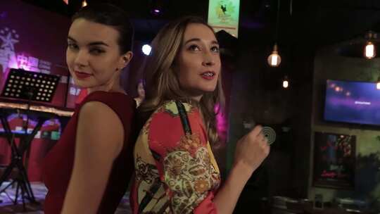 外国女人 酒吧 跳舞视频素材模板下载