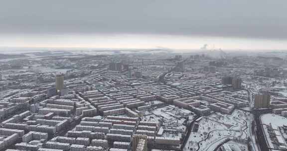 被大雪覆盖的城市鸟瞰全景