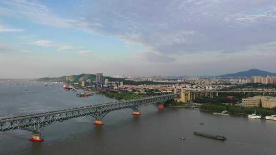 晴天下午航拍南京长江大桥