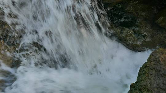 假山瀑布小溪流水视频素材模板下载