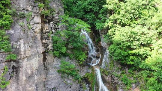 山间瀑布森林自然景观