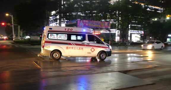 救护车 120 医院 夜晚行驶车辆 急救