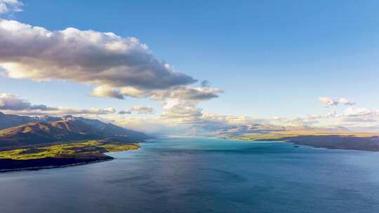 延时航拍新西兰普卡基湖蓝天白云到乌云压顶
