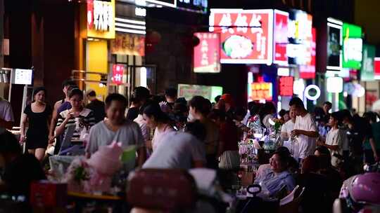 城市街道夜景