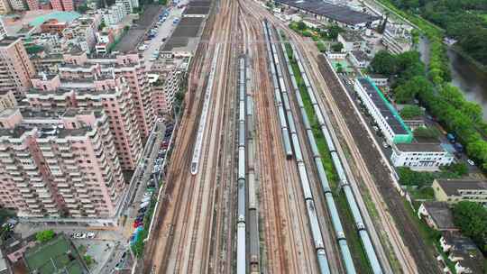 交通铁路 火车飞驰