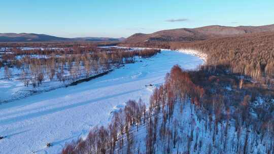 大兴安岭早春雪河红柳林