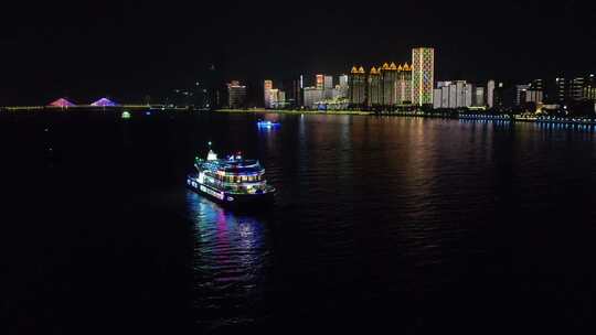 长江荣耀号灯光秀夜景航拍空镜头