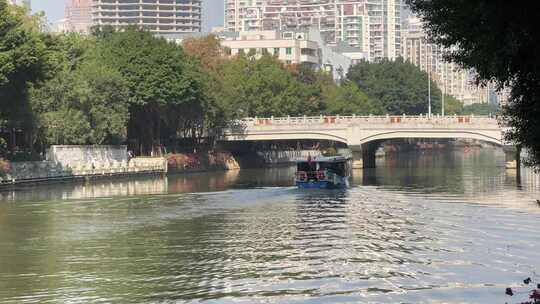 从岸上看到的福州游船