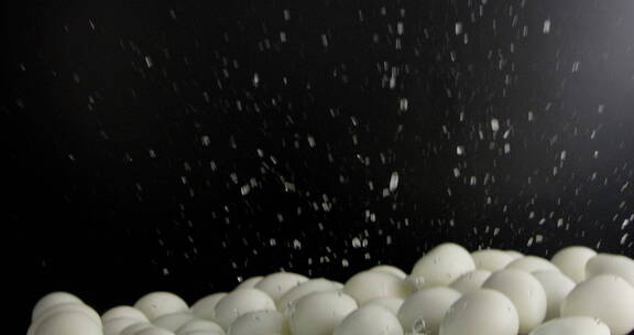 2K高速摄影平视带水鹌鹑蛋抛起