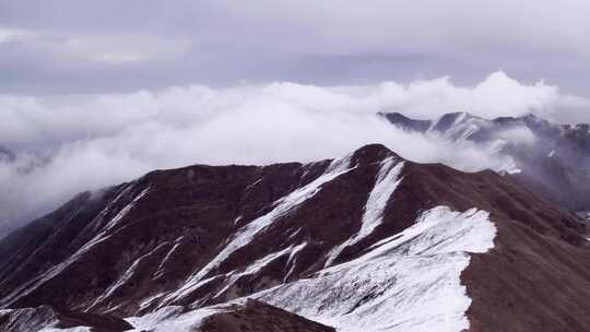 青海拉脊山雪山云雾航拍