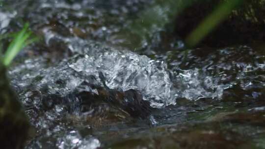 山间自然流水山泉水