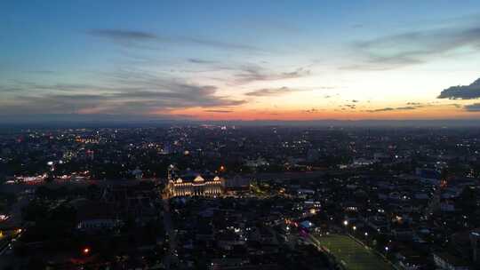 4K航拍夕阳下老挝首都万象城市风光