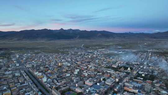 朝霞下航拍四川甘孜天空之城理塘县县城风景