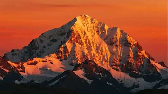 震撼日照金山雪山之巅励志风光视频