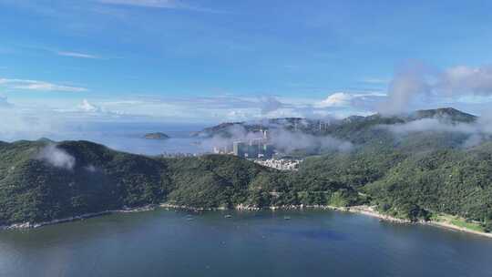 海上岛屿清晨云雾缭绕云海航拍