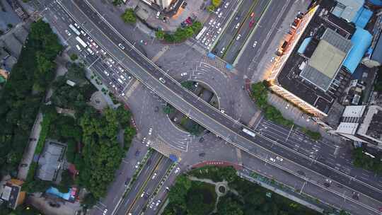 现代城市交通十字路口车流繁华