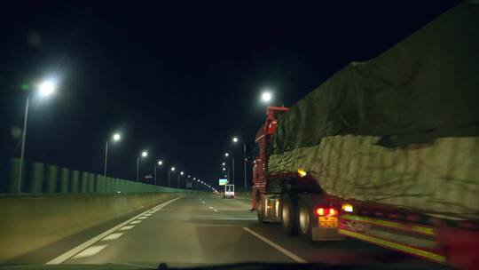 夜晚高速公路汽车行驶4k视频素材
