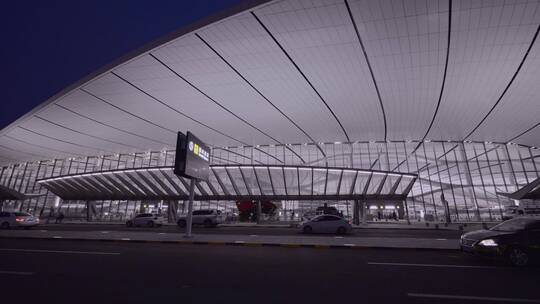 大兴机场航站楼出发点夜景 行车拍摄 艺术顶