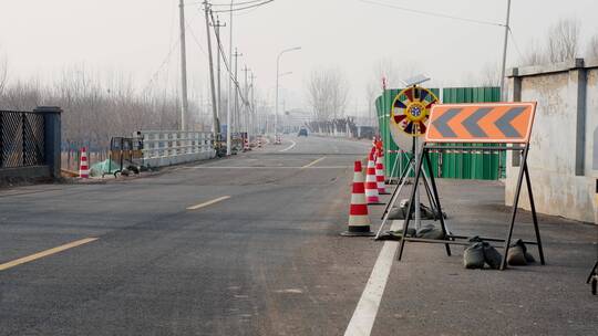 修公路建设围挡