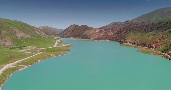 青藏高原上的河流、水库、水坝和水渠