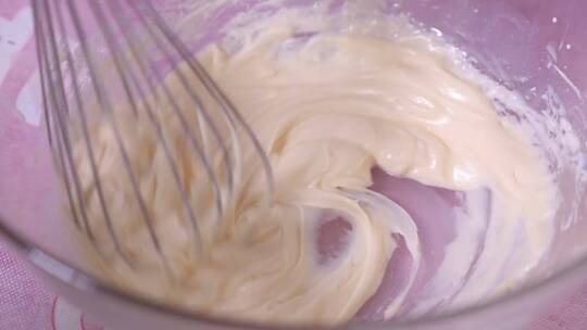 黄油奶油混合打发奶油裱花蛋糕视频素材模板下载