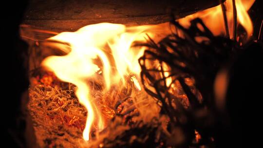 火苗 篝火 燃烧   火 火焰 烈火 燃烧的柴火视频素材模板下载