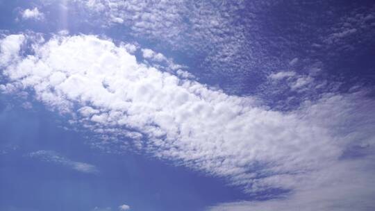 天空实拍阳光云朵太阳蓝天白云阳光穿透云层视频素材模板下载