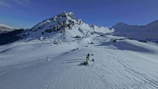 FPV穿越机无人机航拍雪山高山登山滑雪阳光