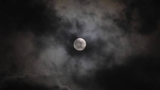 乌云遮月-夜晚月亮