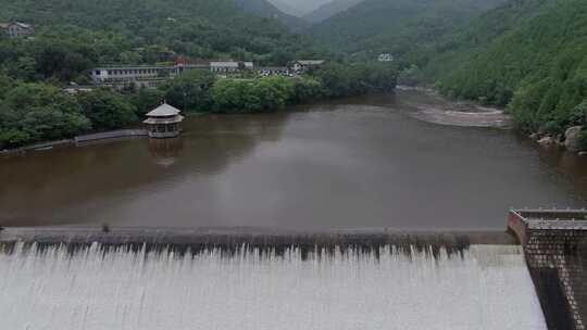 雨后泰山，悬崖飞瀑，高山流水，