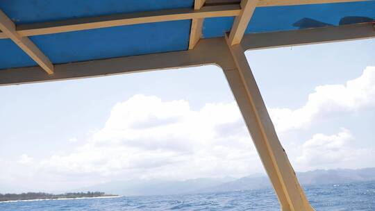 巴厘岛出海浮潜的游客