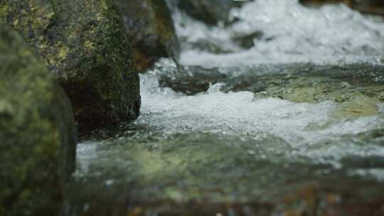 山涧清泉流水纯净山泉水