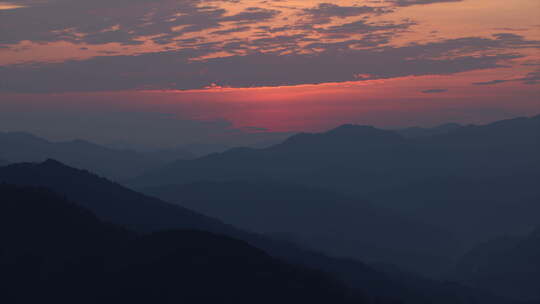 贵州黔东南山谷日出