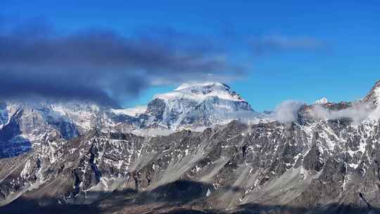 希夏邦马脚下雪山航拍