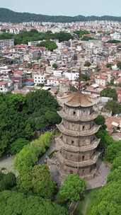 竖版航拍福建泉州古西街钟楼开元寺