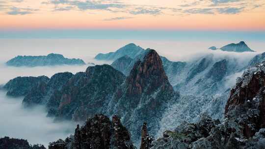 中国黄山雾的日出时移