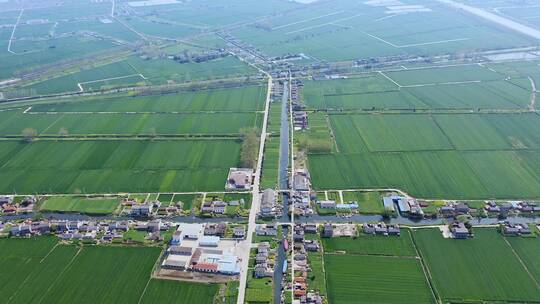 航拍江苏盐城市田野间的村庄