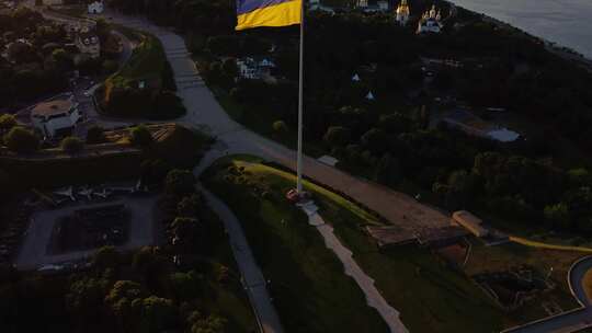 风中飘扬的乌克兰国旗