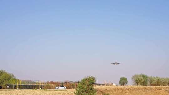 航班降低高度飞往机场 中国航空公司飞机