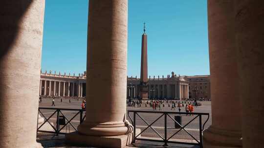 梵蒂冈大教堂纪念碑教堂雕塑游客意大利罗马
