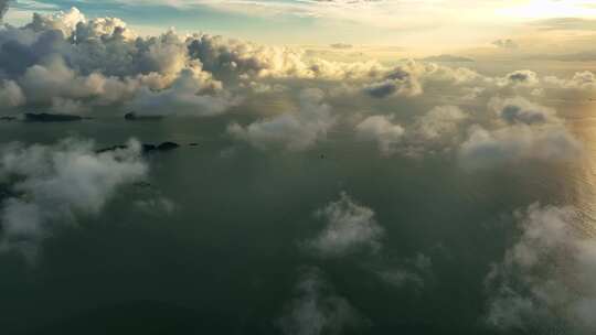 云海航拍海天日出天际浩瀚阳光海面俯瞰大海