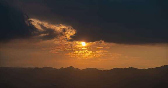 日落夕阳丁达尔光