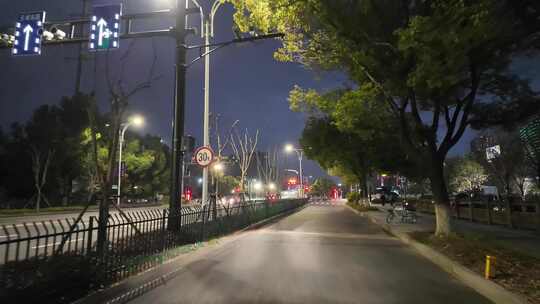 城市夜晚夜景开车第一视角汽车窗外沿途风景