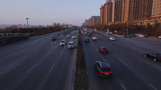 城市繁忙车流路口交通