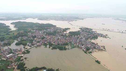 航拍农村遭遇洪涝灾害房屋被洪水淹没