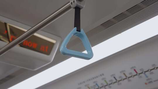 上海地铁车厢里的乘客空镜