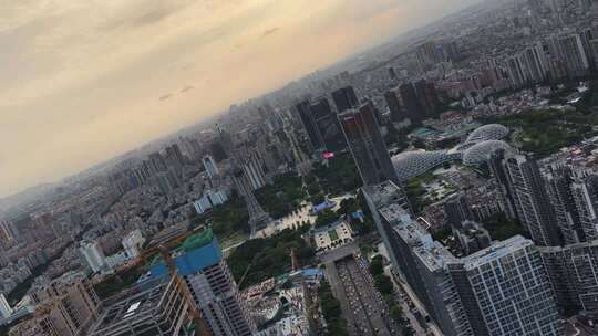 佛山季华路地标建筑晚高峰车流航拍