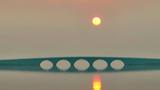 日落 大桥 湖面 唯美