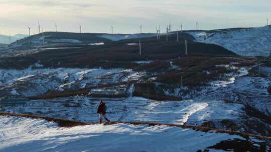 冬季户外徒步 冬季攀登者  登山者